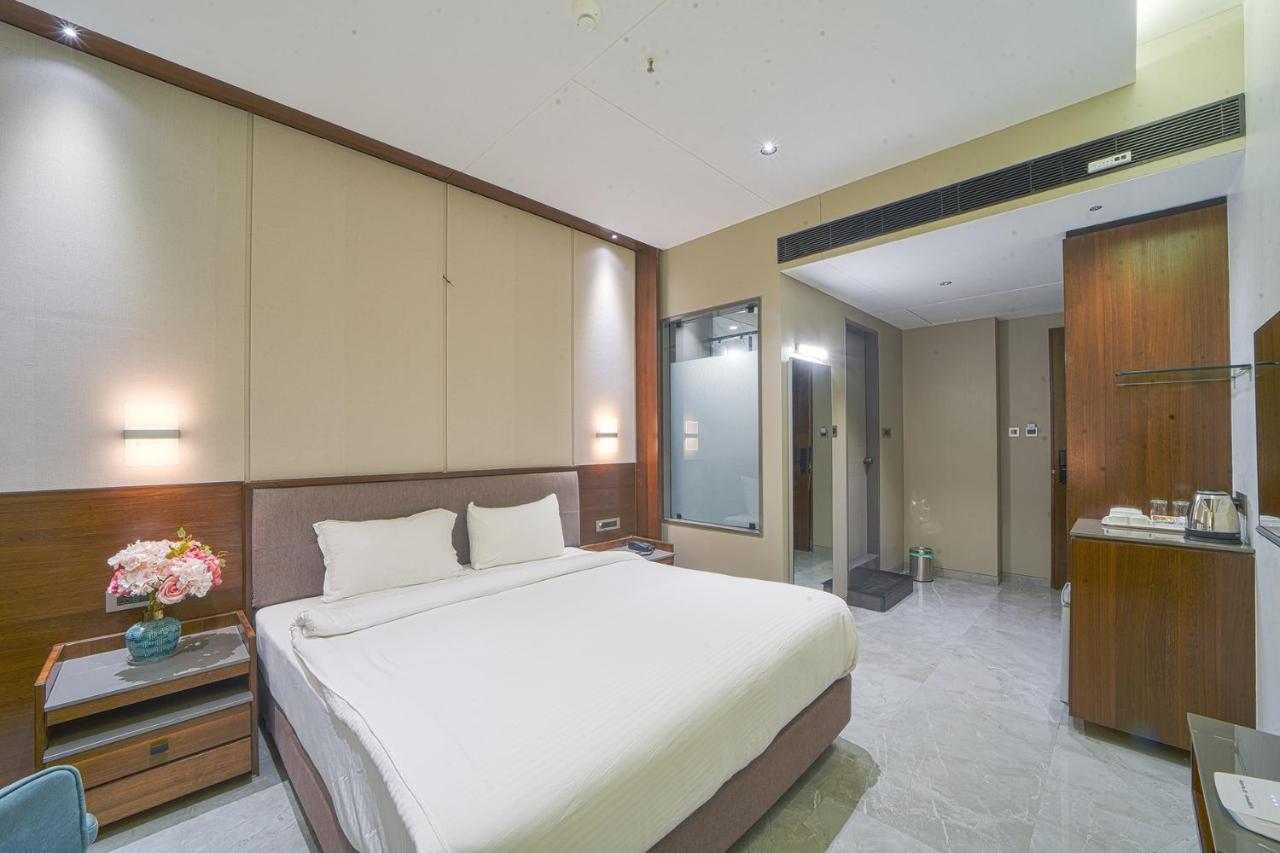 Hotel Devgiri Inn And Restaurant Sāngli Екстериор снимка
