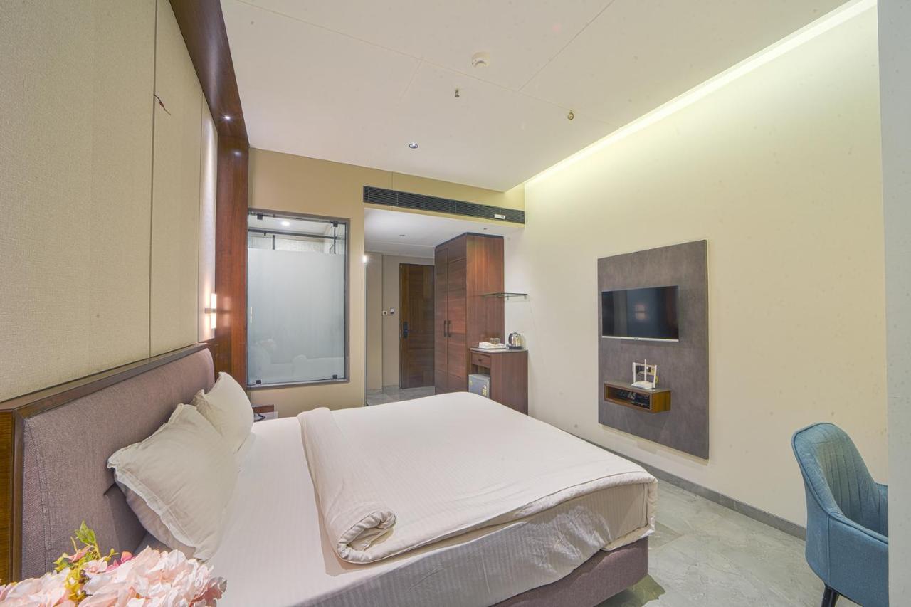 Hotel Devgiri Inn And Restaurant Sāngli Екстериор снимка
