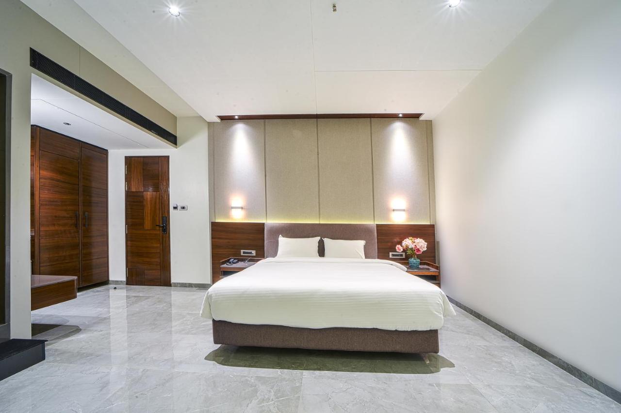 Hotel Devgiri Inn And Restaurant Sāngli Екстериор снимка