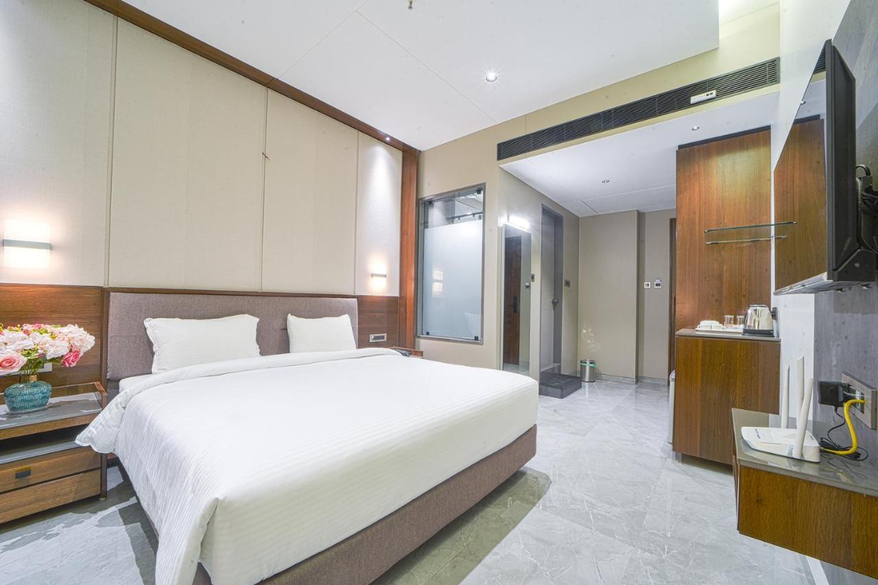 Hotel Devgiri Inn And Restaurant Sāngli Екстериор снимка