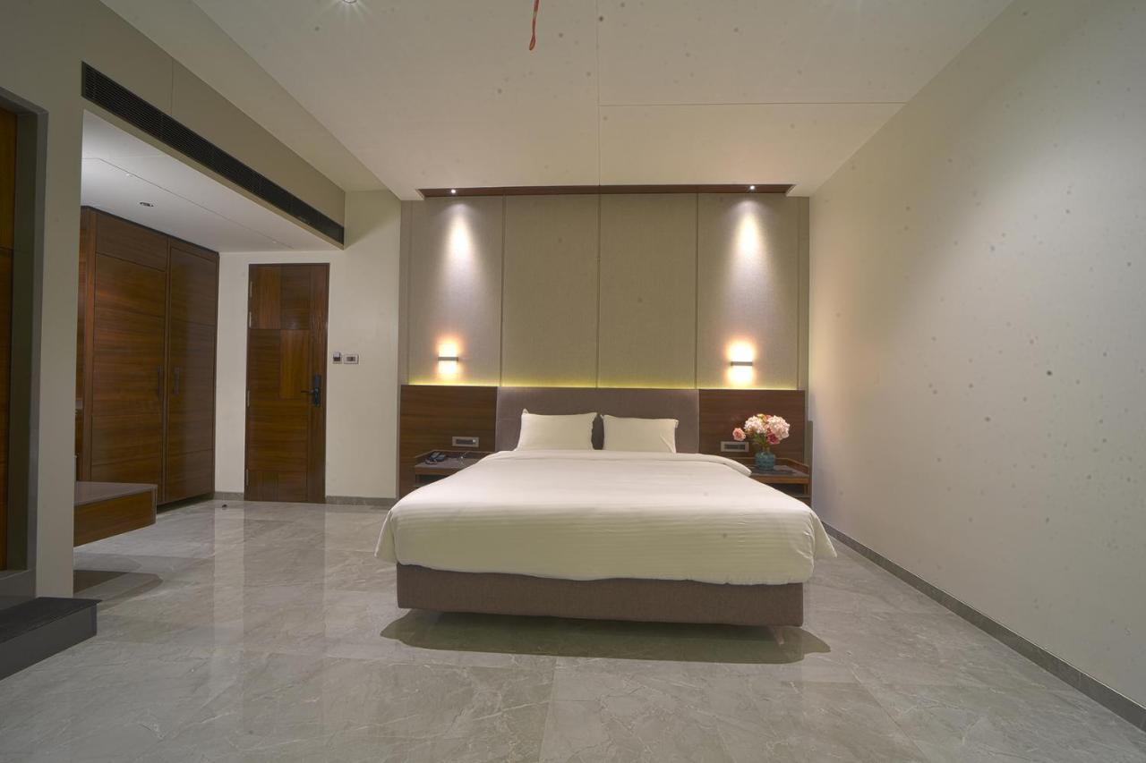 Hotel Devgiri Inn And Restaurant Sāngli Екстериор снимка